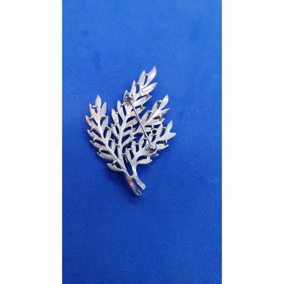 Vintage Trifari Brooch Silver Branches Leaves matte textured mid century Signed - Picture 4 of 7